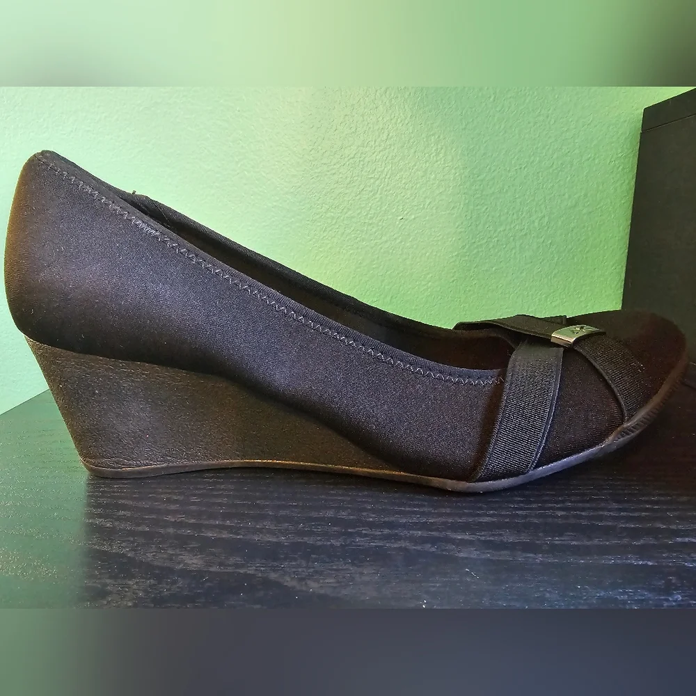 Anne Klein AKSport 'Tabora' Black Wedge Fabric Shoes Women's Size 8M